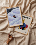 Hidden Cat Snowdrift Poster – två posters i rum 1