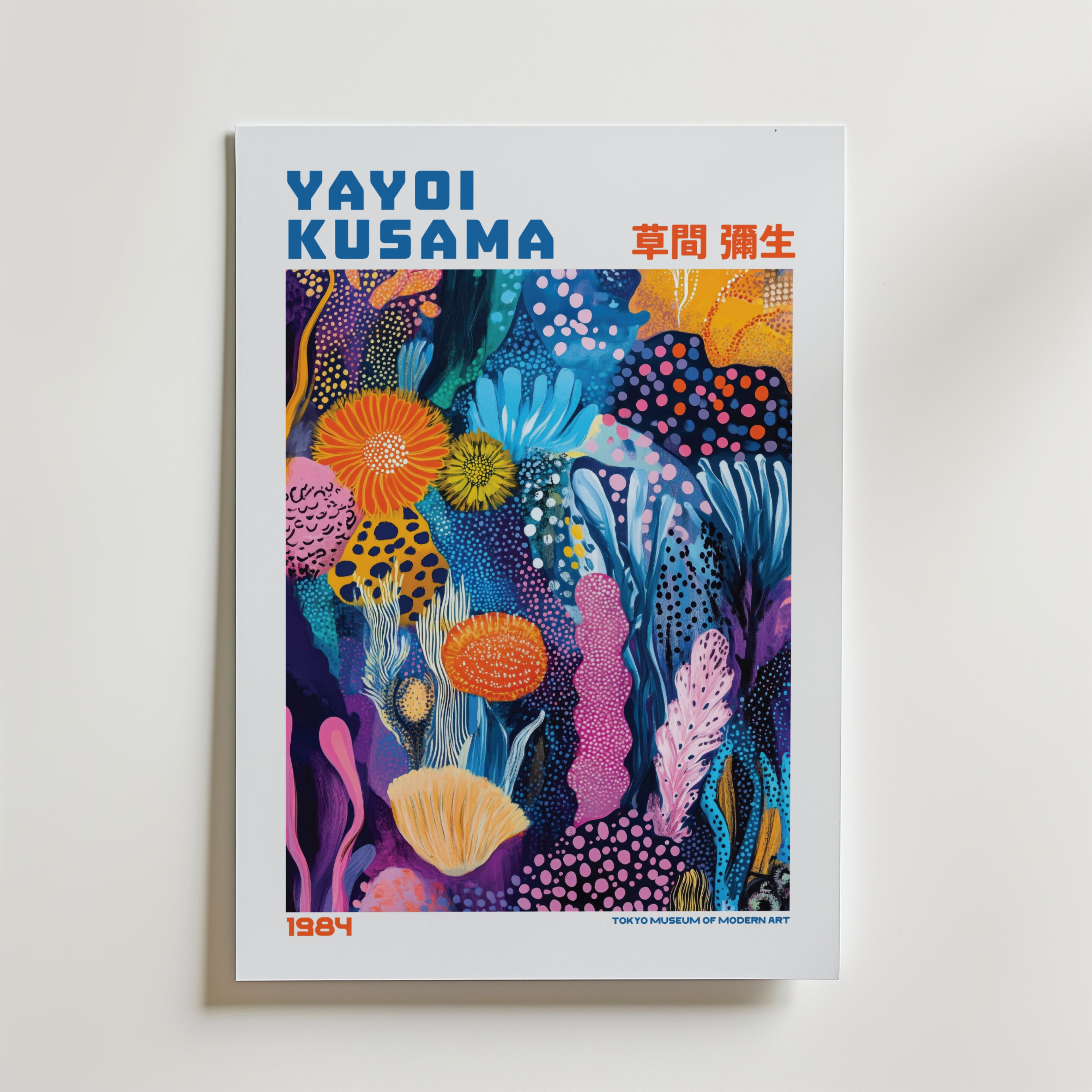 Mockup av Yayoi Kusama Ocean Garden affisch på vägg – köp enkelt hos Bozetto i hög kvalitet