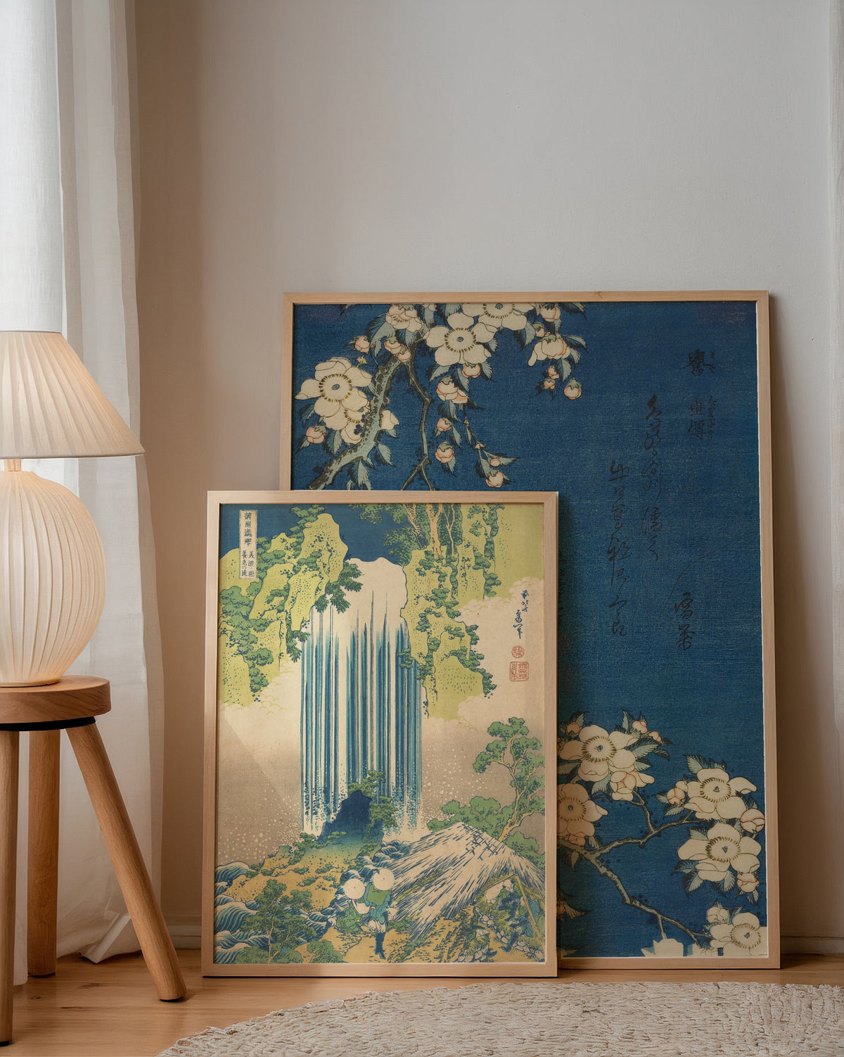 Katsushika Hokusai Yoro Waterfall in Mino Province 1832 Poster – två posters i rum 3
