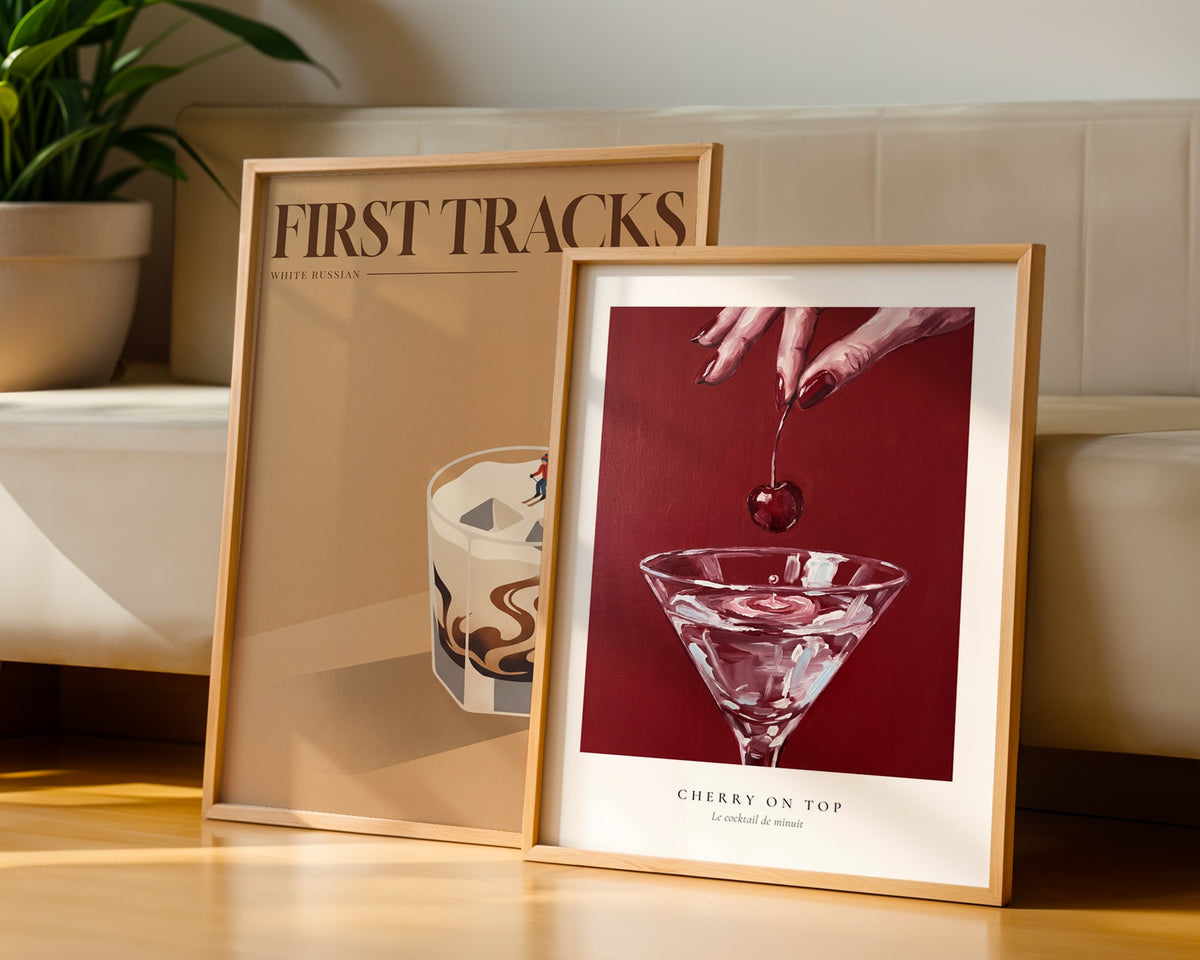 Velvet Cherry Drop Poster – två posters i rum 3
