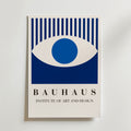 Bauhaus Blue Eye – stilfullt konsttryck från Bozetto, tryckt på matt finpapper i hög tryckkvalitet