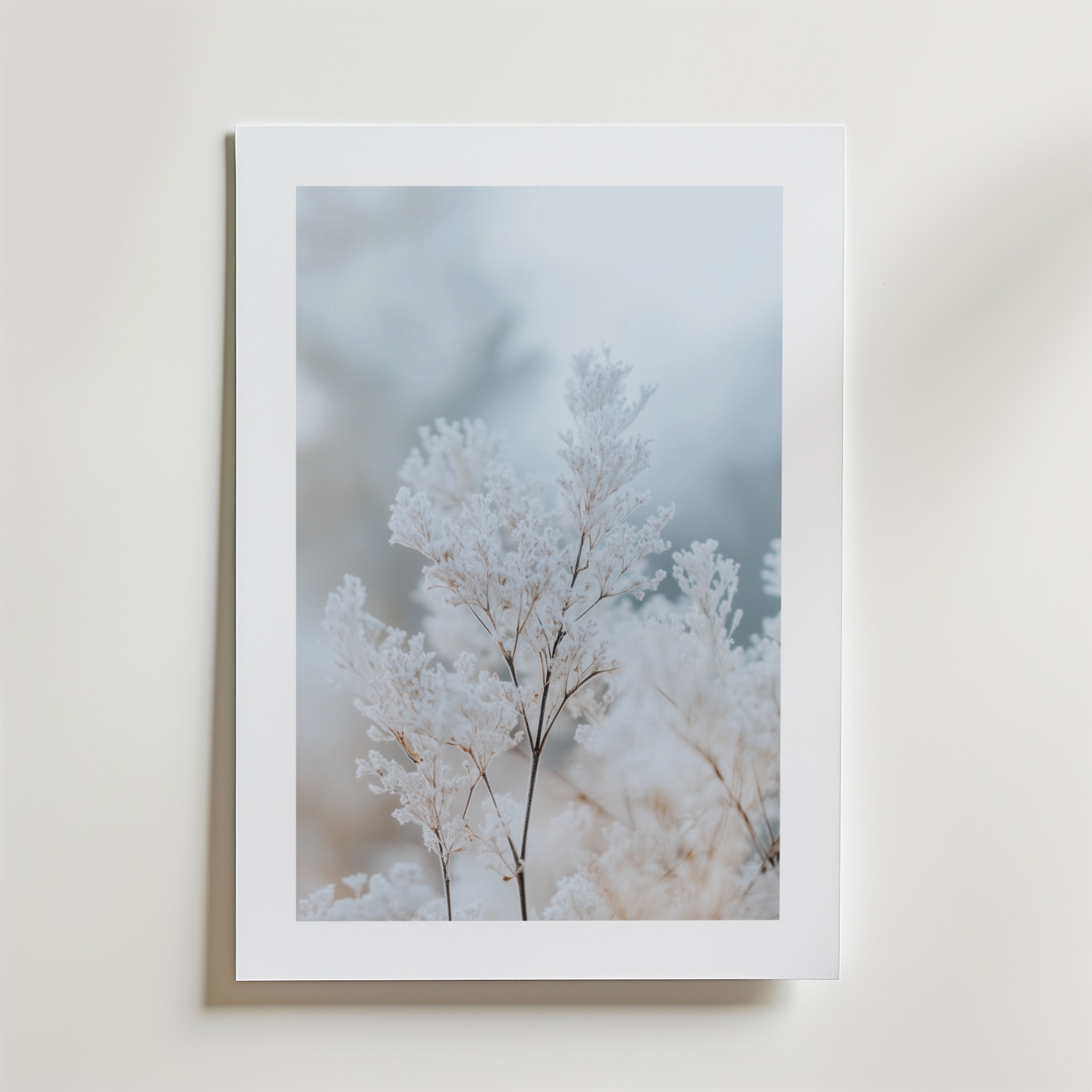 Frozen Branches – stilfullt konsttryck från Bozetto, tryckt på matt finpapper i hög tryckkvalitet