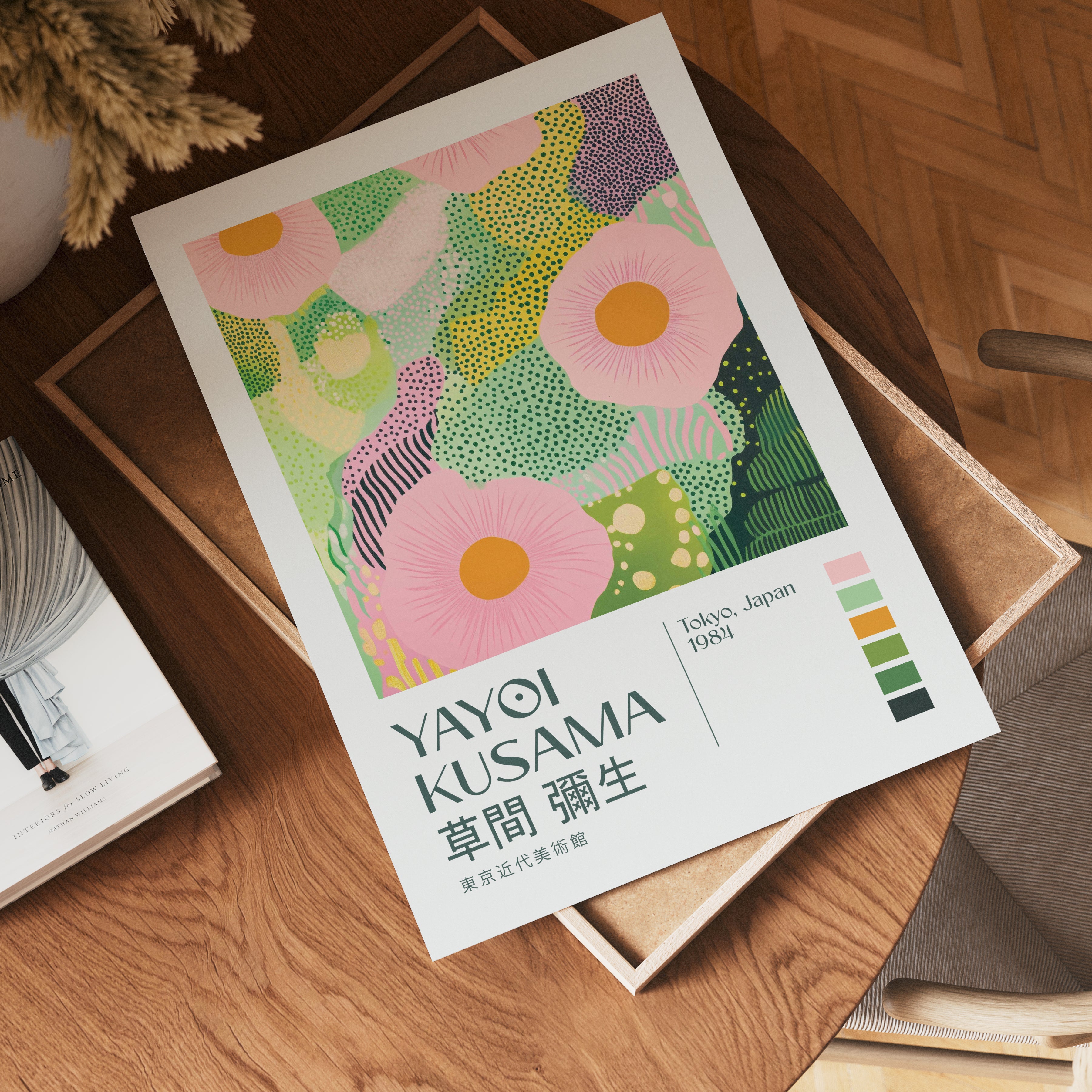 Väggmockup av Yayoi Kusama Soft Green Blossom affisch på ljus vägg – Bozetto konsttryck