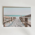 Turquoise Beach Walkway – stilfullt konsttryck från Bozetto, tryckt på matt finpapper
