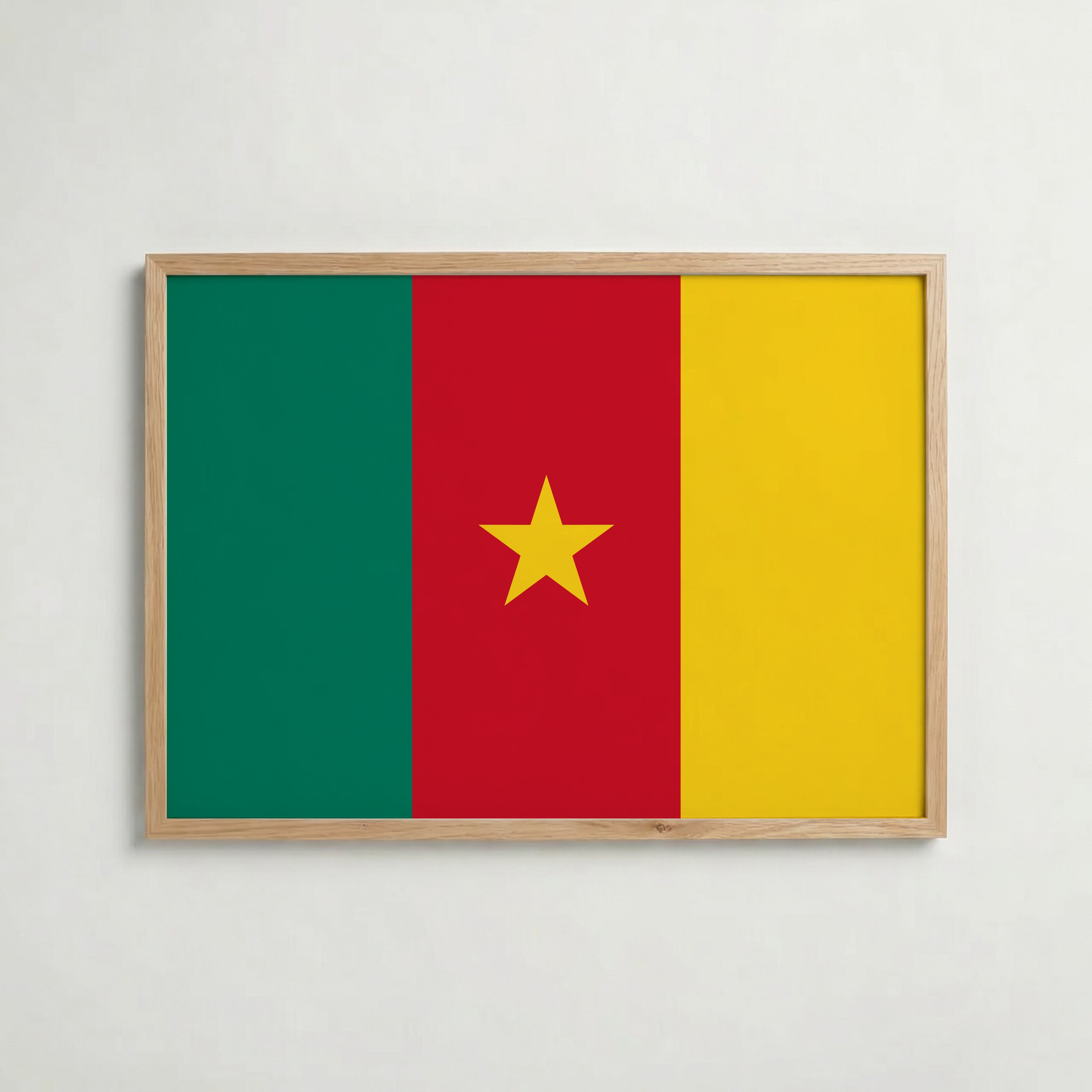 Cameroon National Flag Poster i ekram – inramad konsttryck för stilren inredning hos Bozetto