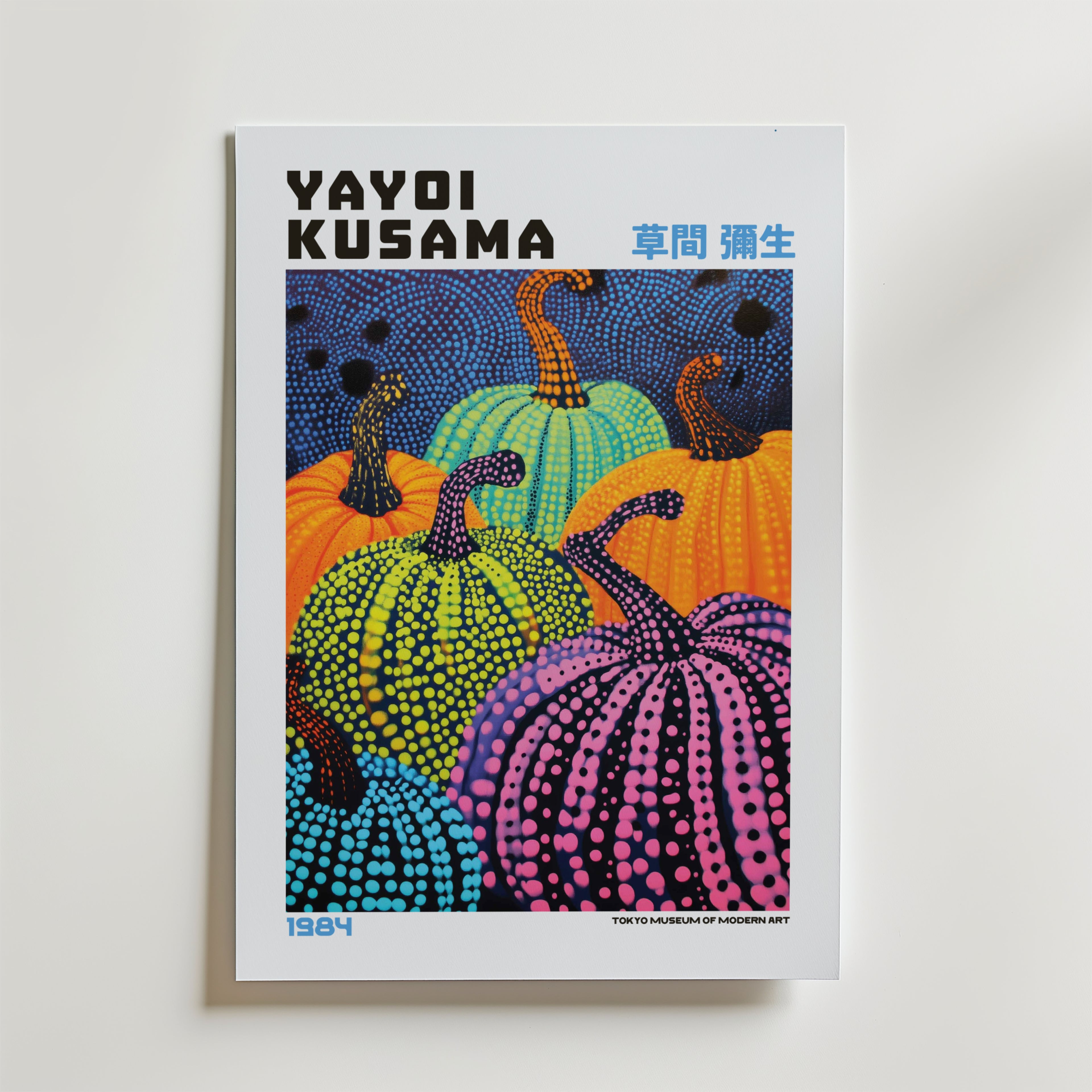 Mockup av Yayoi Kusama Festival of affisch på vägg – köp enkelt hos Bozetto i hög kvalitet