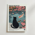Black Cat and Koi Pond – stilfullt konsttryck från Bozetto, tryckt på matt finpapper