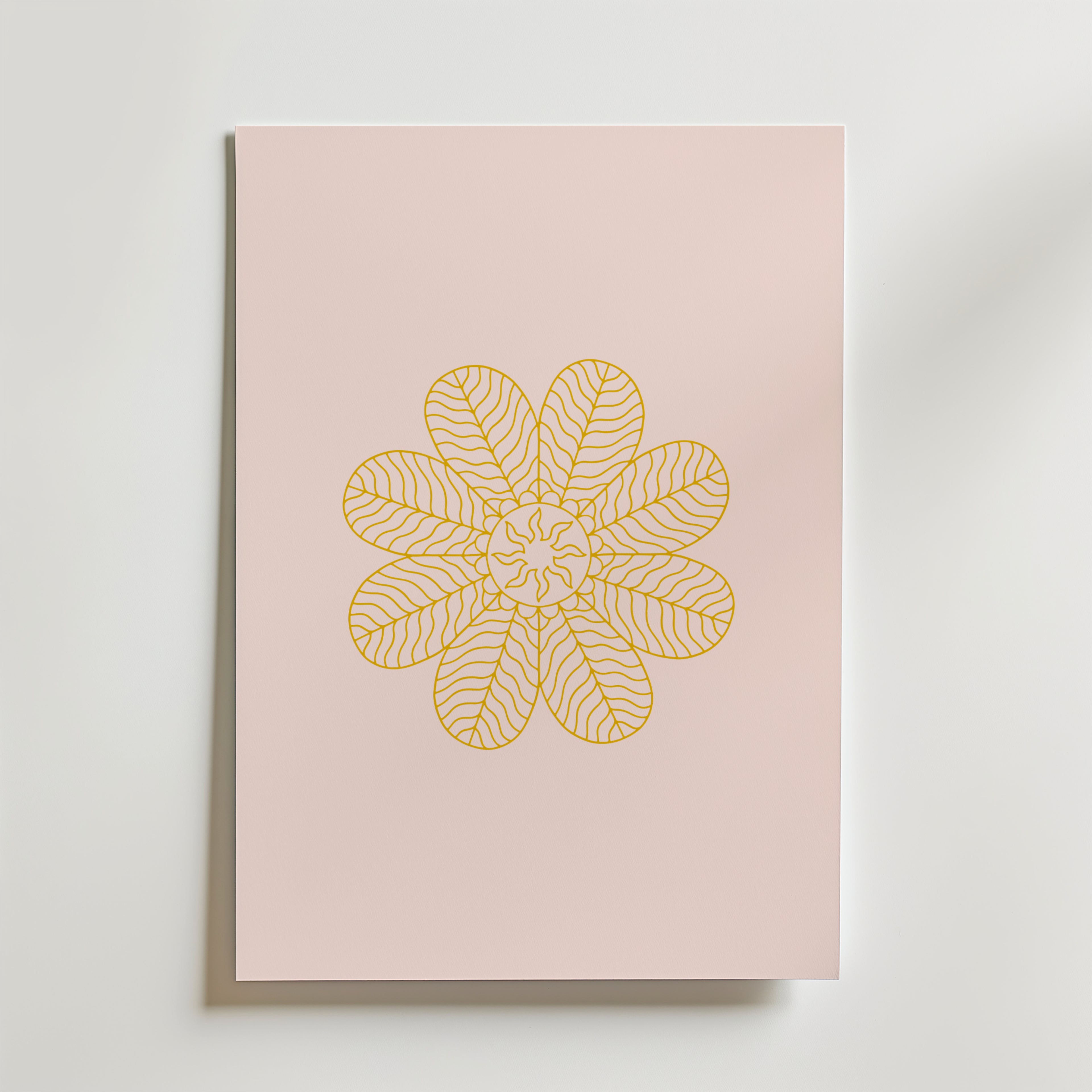 Golden Bloom on Blush – stilfullt konsttryck från Bozetto, tryckt på matt finpapper