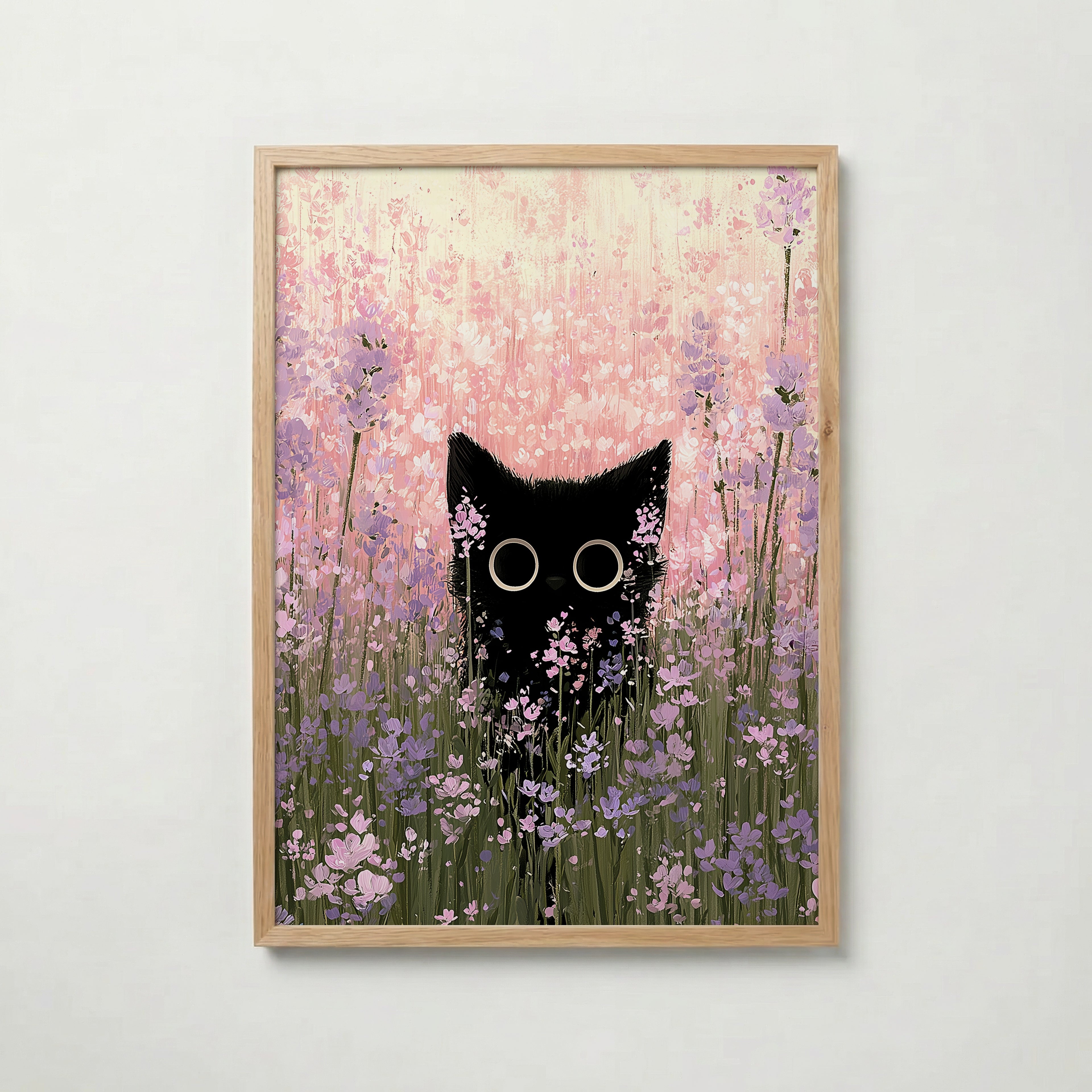 Cat in Bloom Poster – svart katt bland rosa ängsblommor i ekram, väggkonst från Bozetto