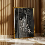 My New York poster visualiserad på vägg – se rätt storlek med mockup från Bozetto