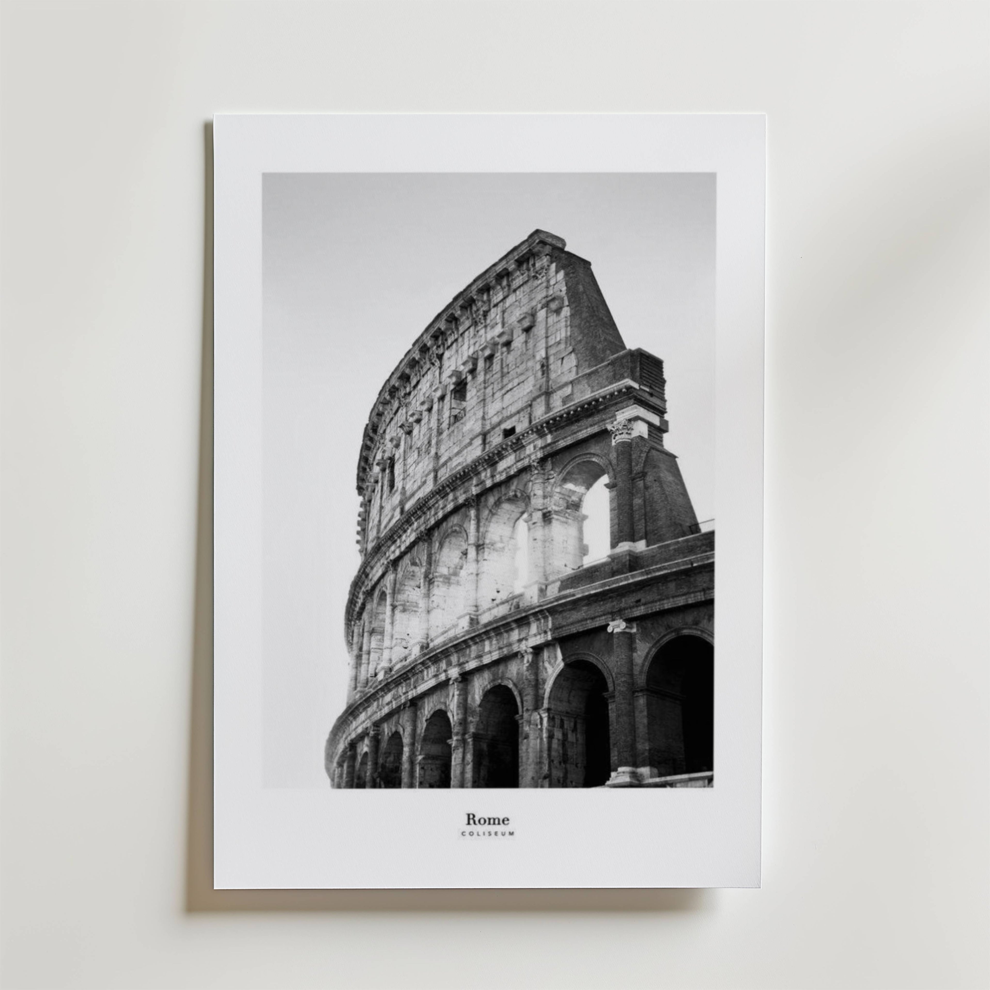 Rome Coliseum – stilfullt konsttryck från Bozetto, tryckt på matt finpapper i hög tryckkvalitet