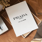 Prada Marfa – affisch med snyggt motiv, köp enkelt hos Bozetto i flera storlekar