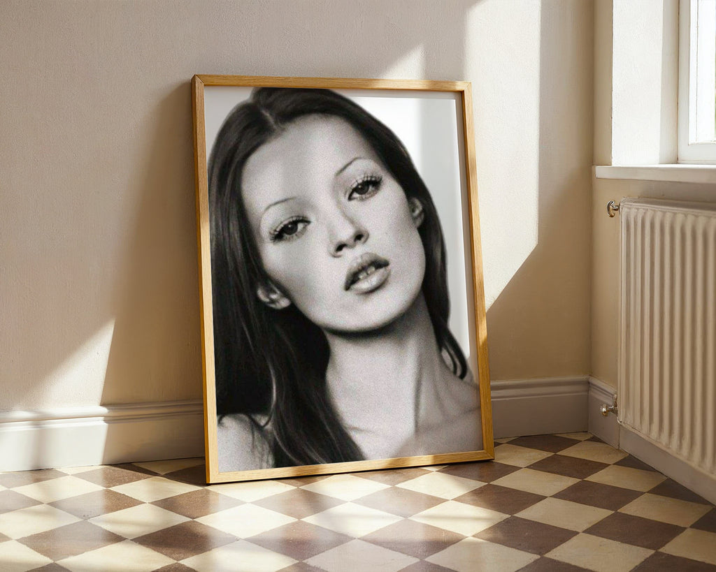 Väggmockup av Kate Moss Portrait affisch på ljus vägg – Bozetto konsttryck – nr 6