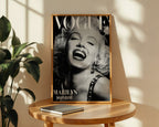 Marilyn Vogue i väggmockup – konsttryck presenterat i verklig miljö av Bozetto i hög tryckkvalitet