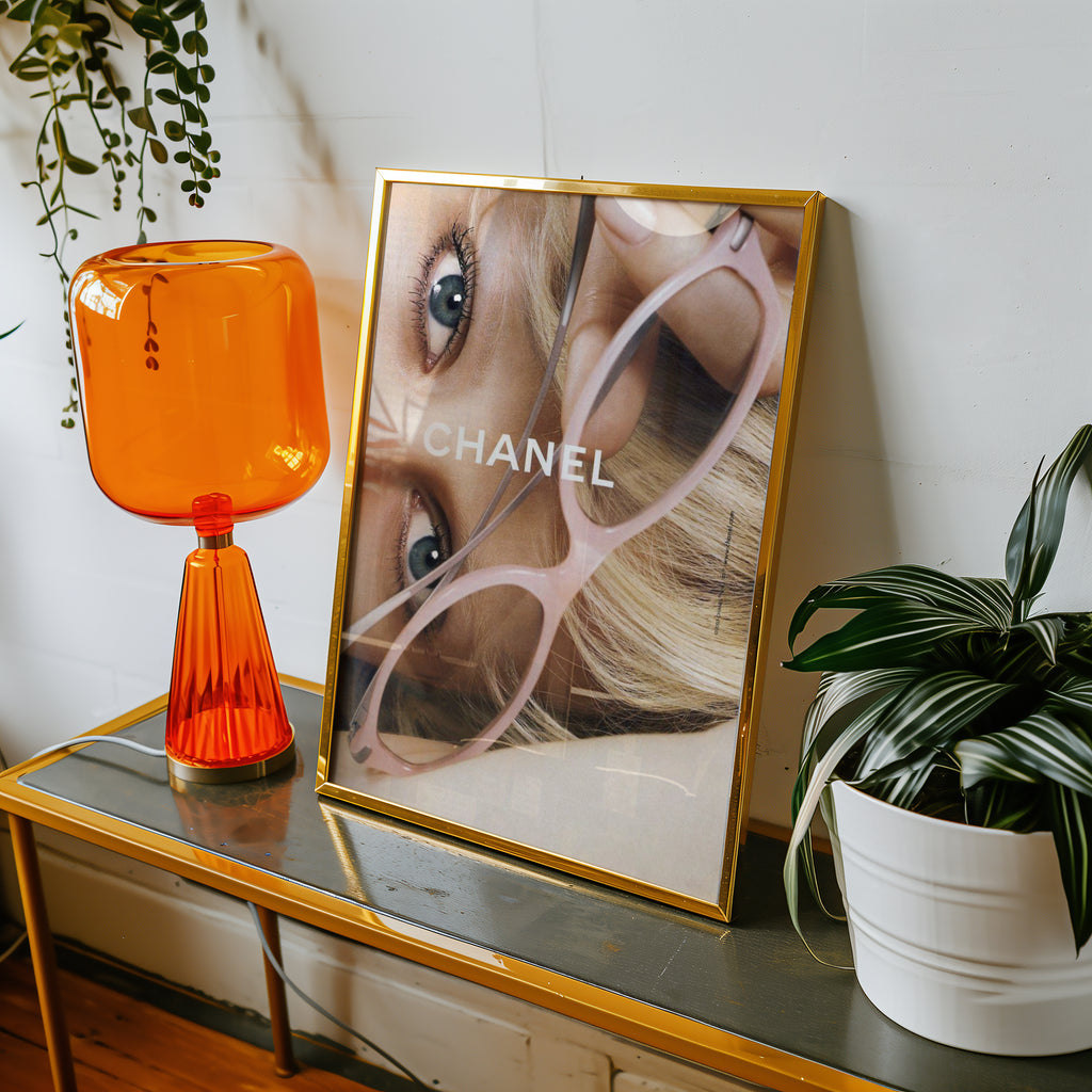 Chanel Vision poster visualiserad på vägg – se rätt storlek med mockup från Bozetto
