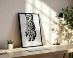 Leopard Luxe i väggmockup – konsttryck presenterat i verklig miljö av Bozetto i hög tryckkvalitet