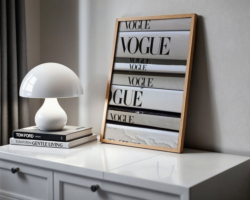 Väggmockup av Vogue Stack affisch på ljus tegelvägg – Bozetto konsttryck i hög tryckkvalitet