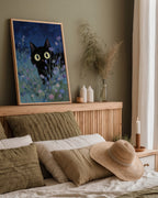 Night Whisper Cat affisch i ram utan passepartout i hemmiljö – Bozetto konsttryck i hög kvalitet