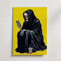 Scrolling Death Poster – döden med smartphone och iskaffe mot knallgul bakgrund