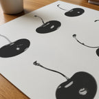 Six Black Cherries Poster – närbild på papper