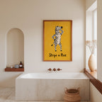 Stripe a Pose Poster – i rum 1