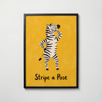 Stripe a Pose Poster – svart ram