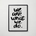 Brushstroke Manifesto Poster – svart ram