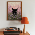 Cat in Bloom Poster i ram på vägg i inrett rum