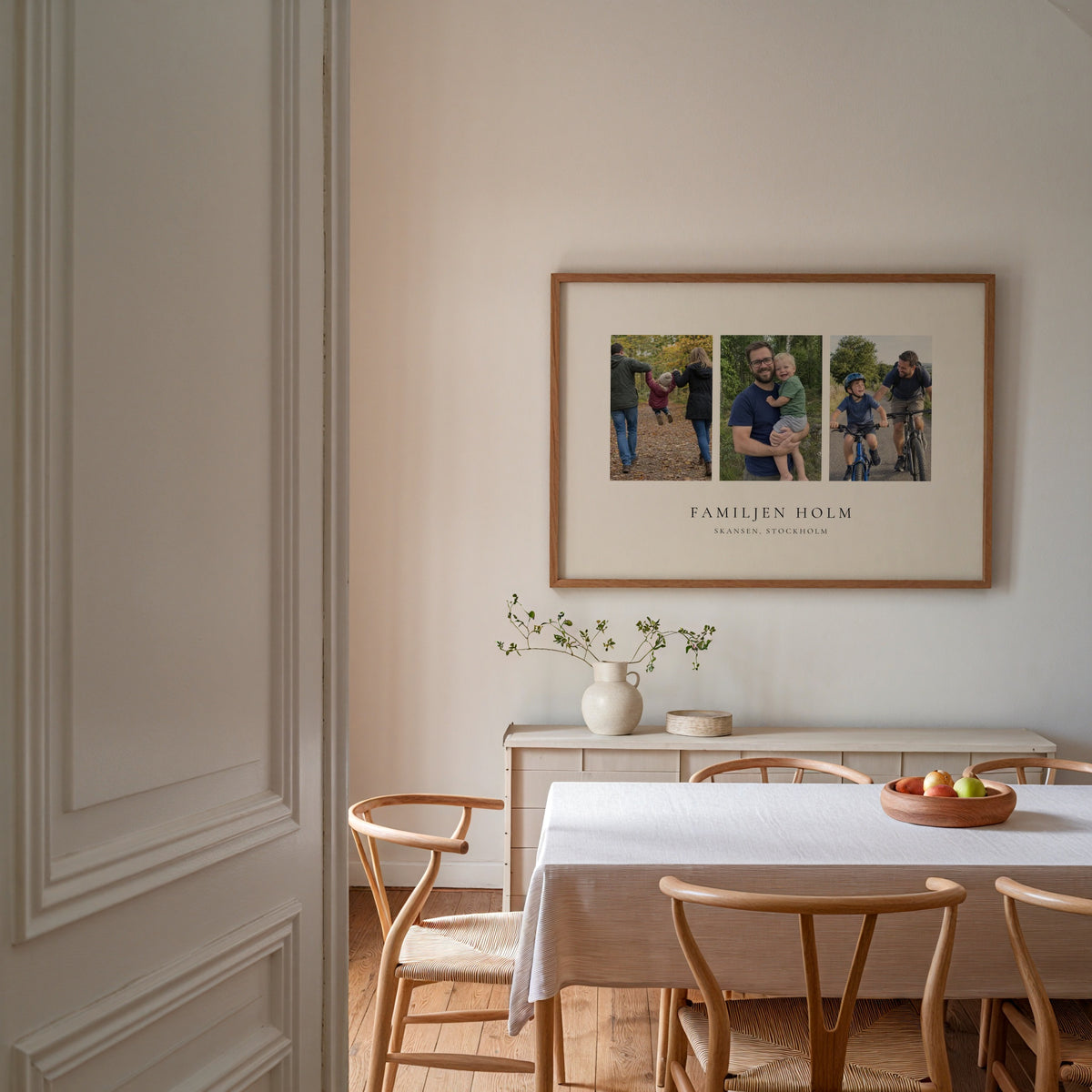 Familjeposter med tre foton ovanför matbord
