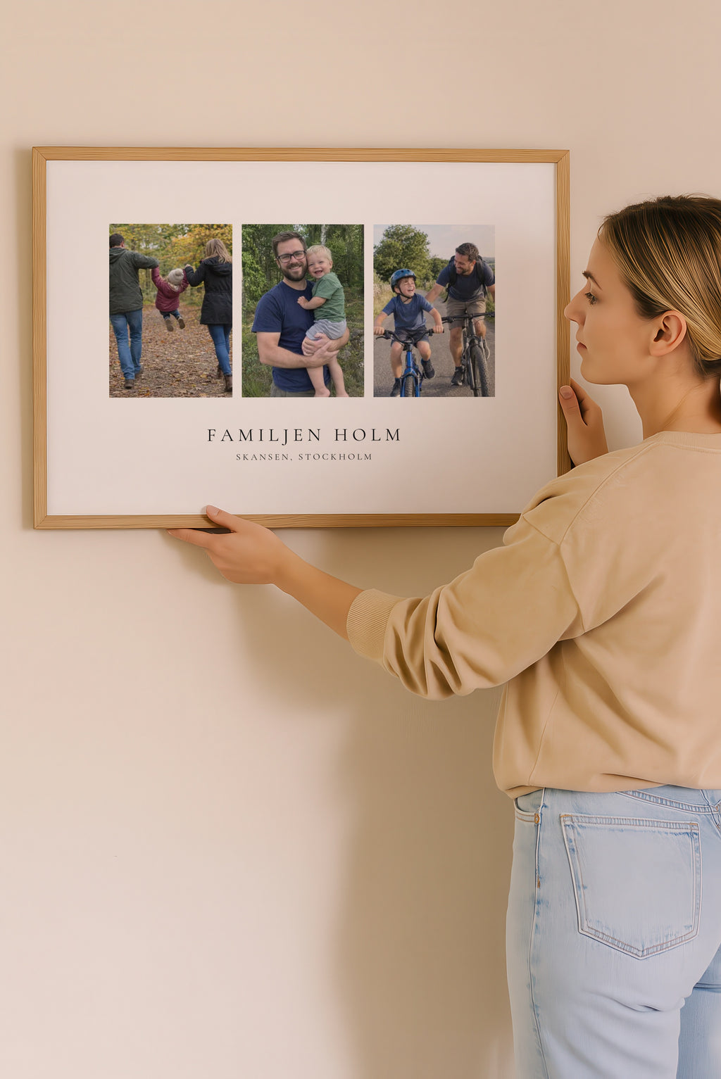 Kvinna hänger upp familjeposter med tre foton