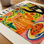 Lets Get Saucy Cat Dinner Poster på skrivbord - Bozetto