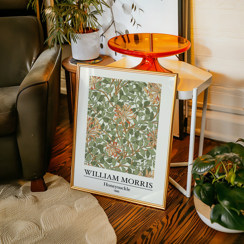 William Morris Honeysuckle poster i inramad miljö på vägg – Bozetto