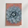 Sage Rosette Poster - blagron agaverosett pa canvas i narbild, tryckt i Sverige